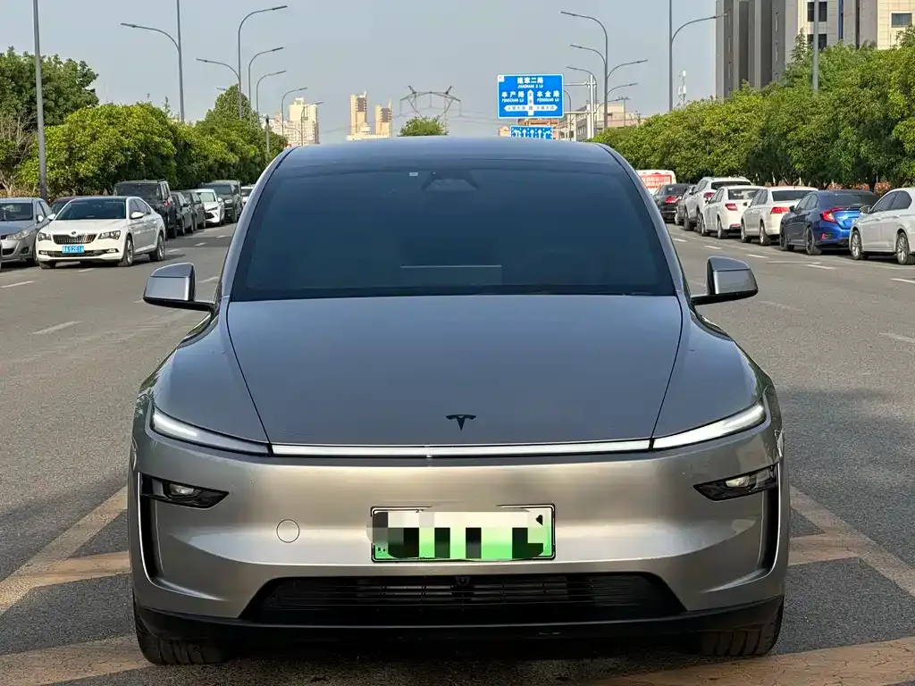 Tesla Model Y L — фото 6