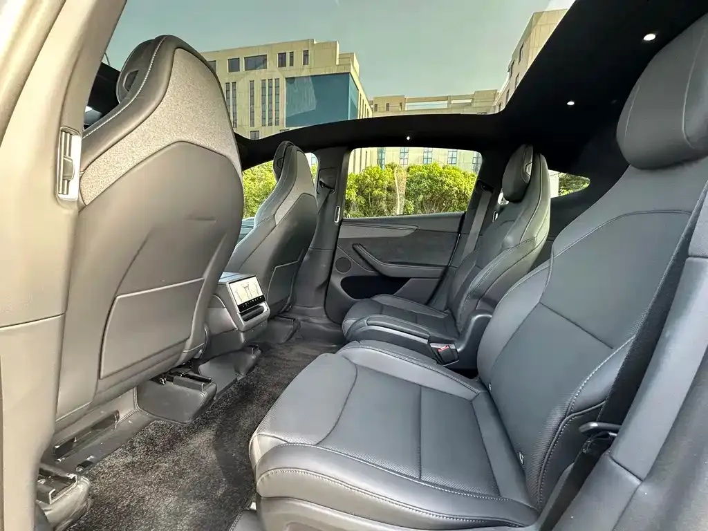 Tesla Model Y L — фото 2