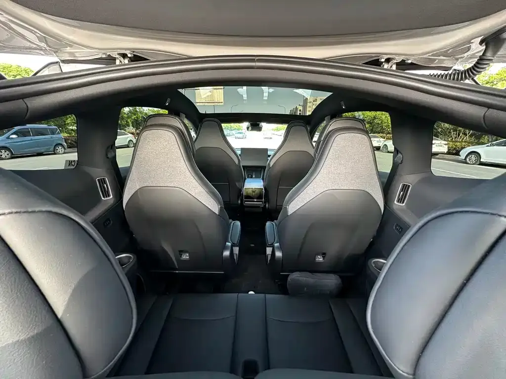 Tesla Model Y L — фото 3