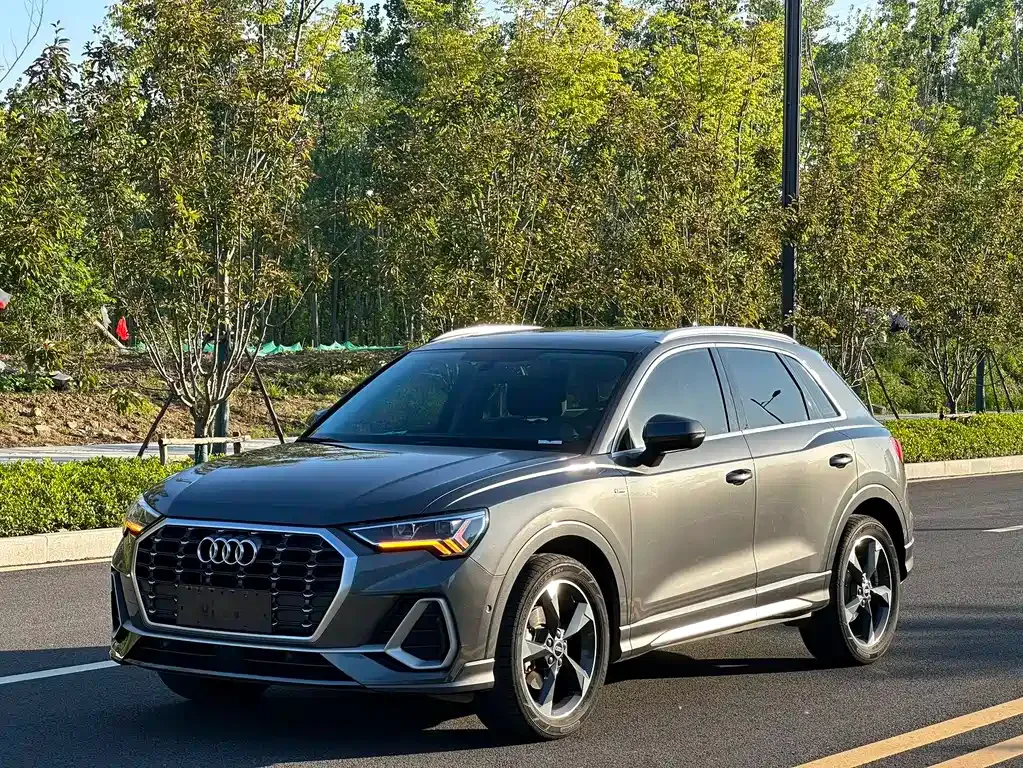 Audi Q3 — фото 1