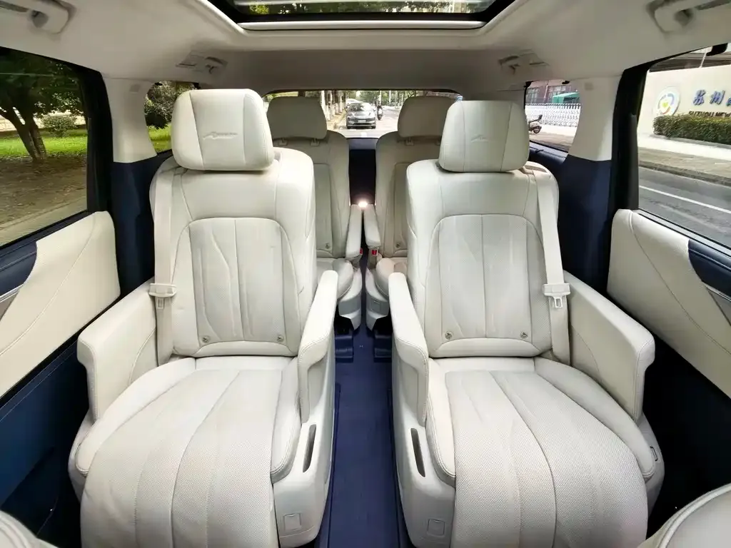 Buick GL8 Hybrid — фото 3