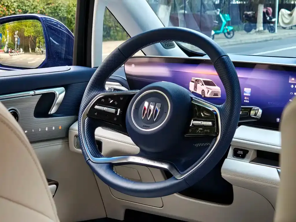 Buick GL8 Hybrid — фото 10
