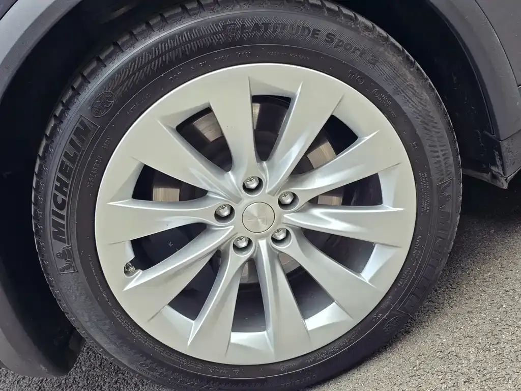Tesla Model X — фото 7