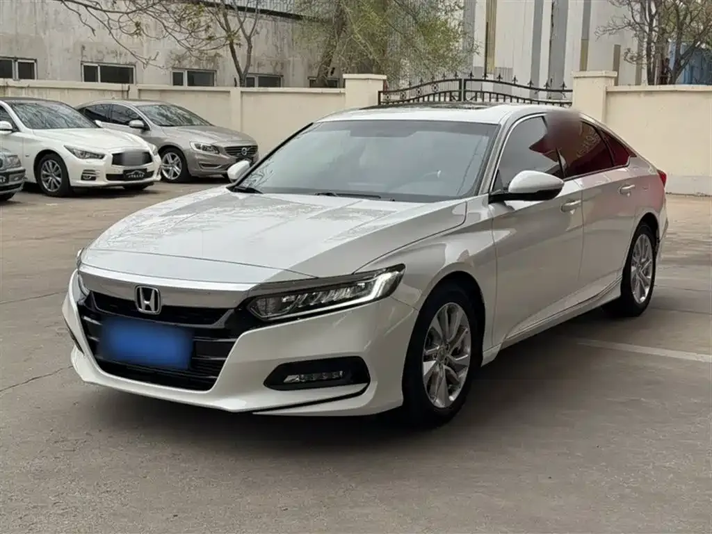 Honda Accord — фото 1