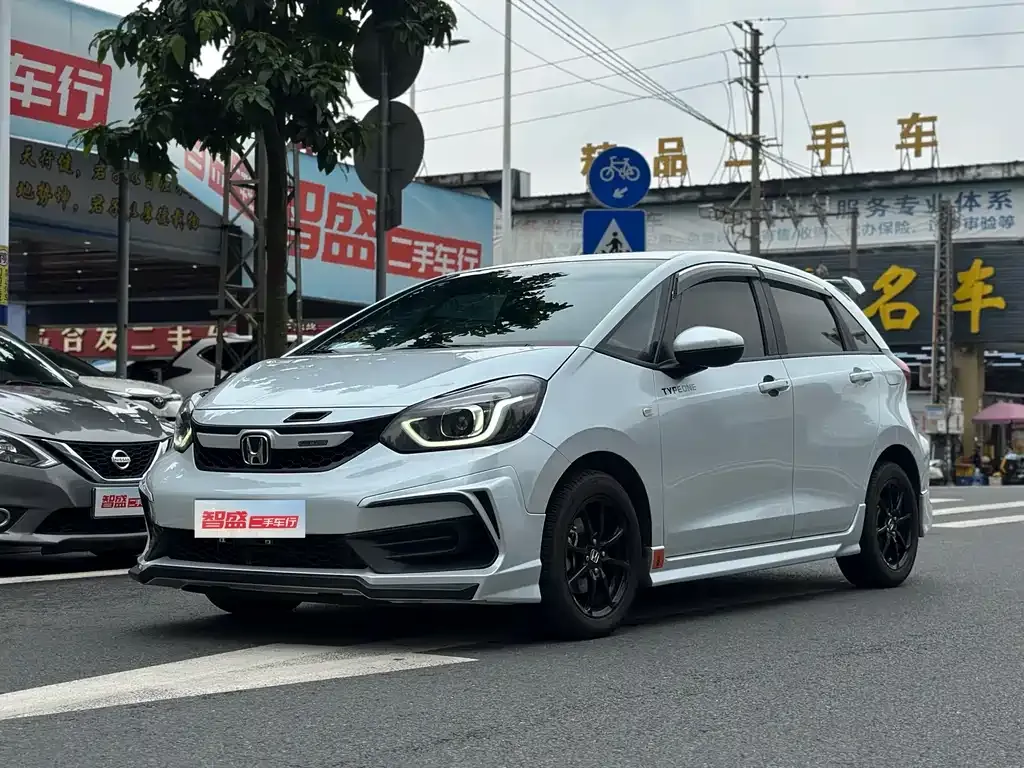 Honda Fit — фото 8