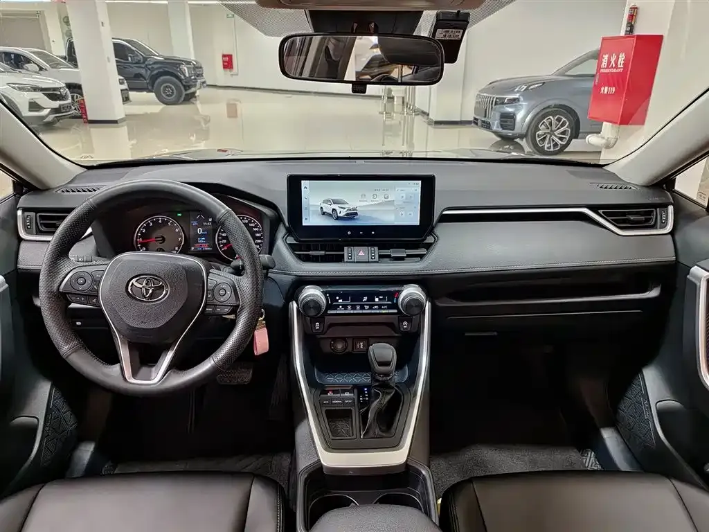 Toyota RAV4 — фото 6