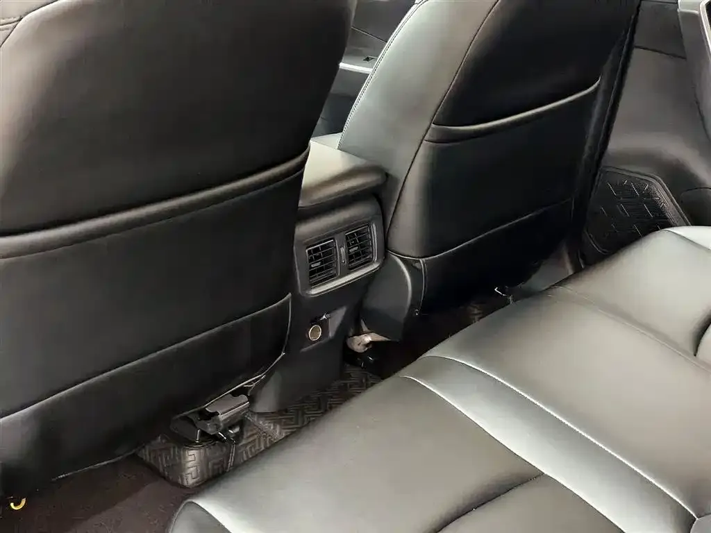 Toyota RAV4 — фото 4