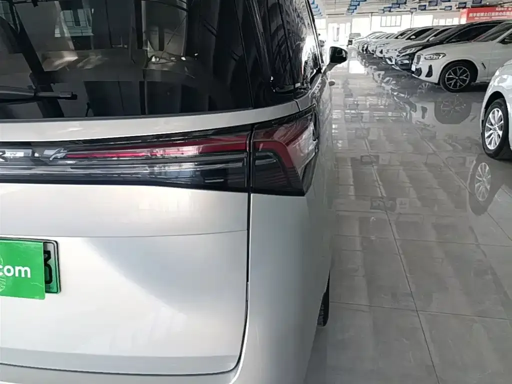 Buick GL8 Hybrid — фото 10