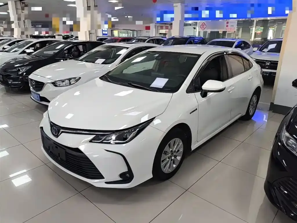 Toyota Corolla — фото 1