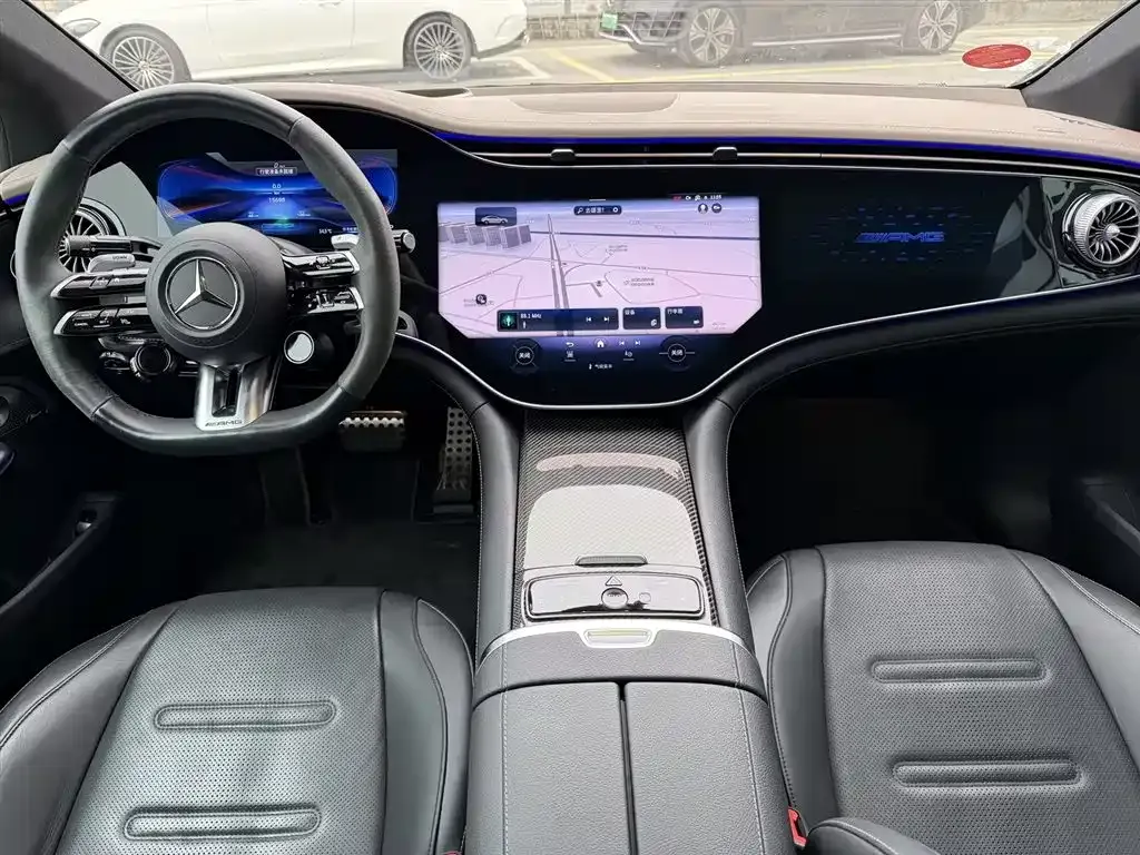 Mercedes-Benz EQE AMG — фото 10