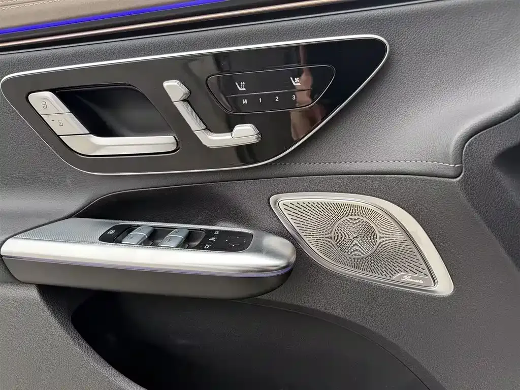 Mercedes-Benz EQE AMG — фото 6