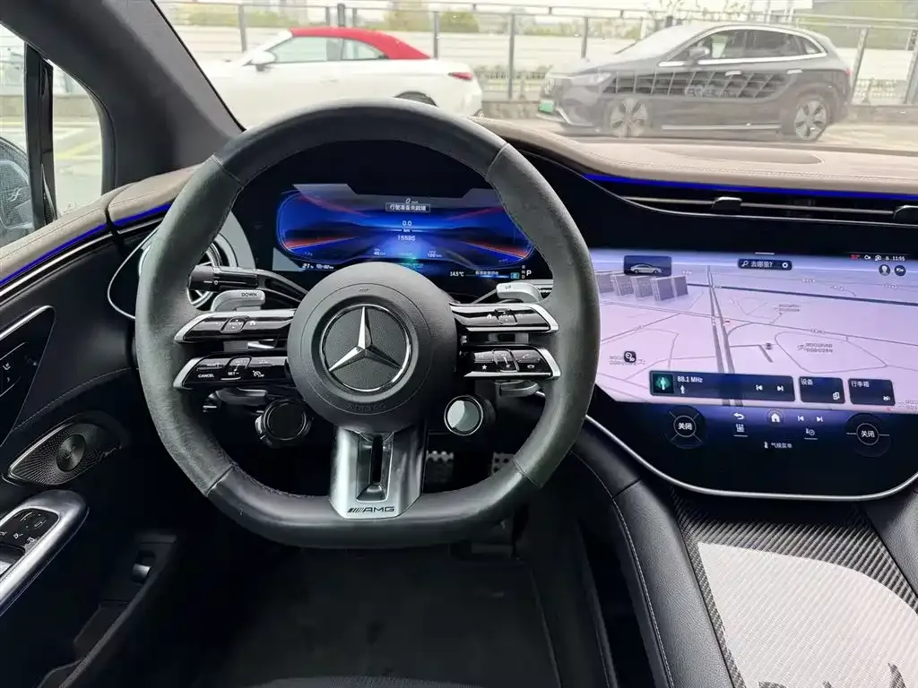 Mercedes-Benz EQE AMG — фото 4