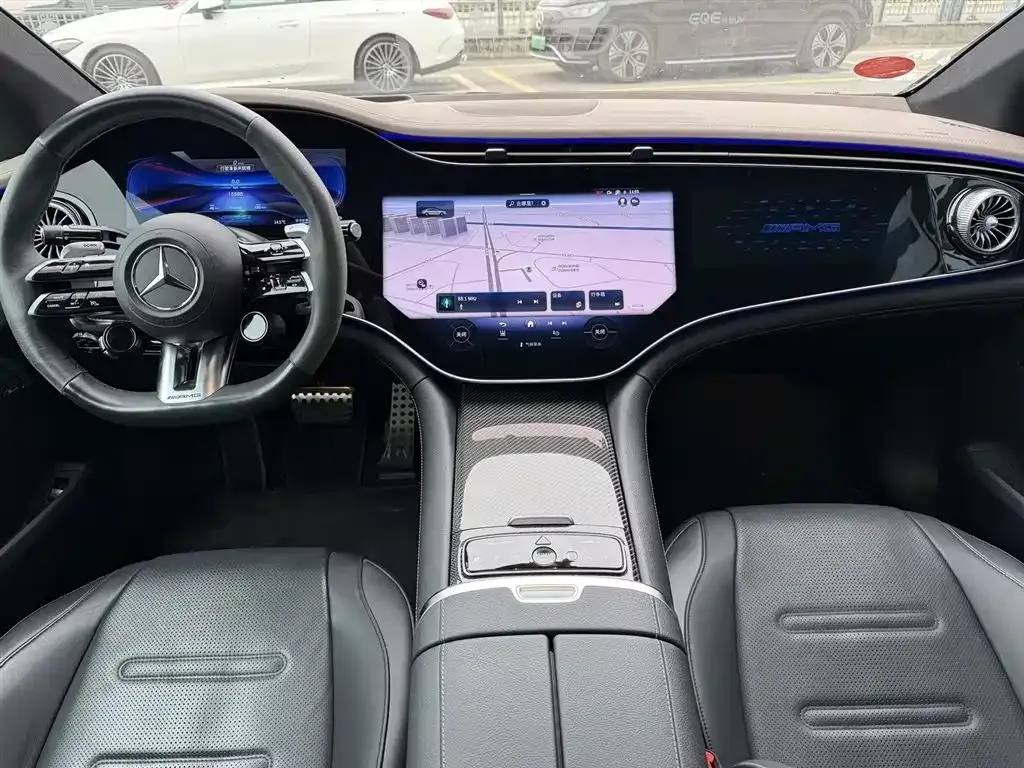 Mercedes-Benz EQE AMG — фото 9