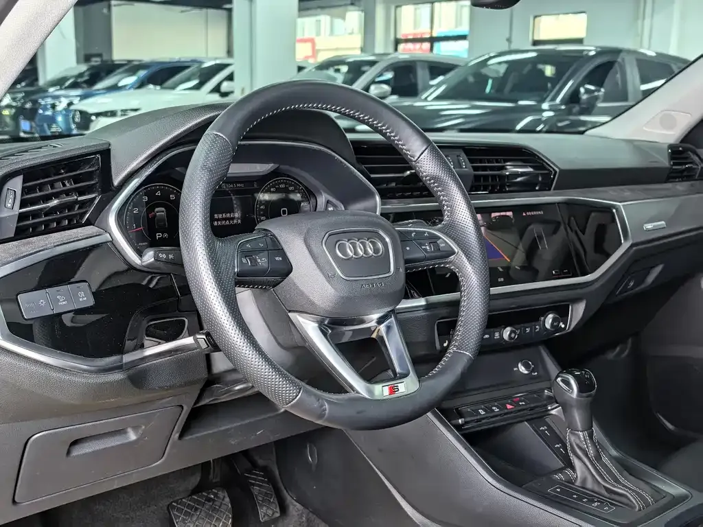 Audi Q3 Sportback — фото 3