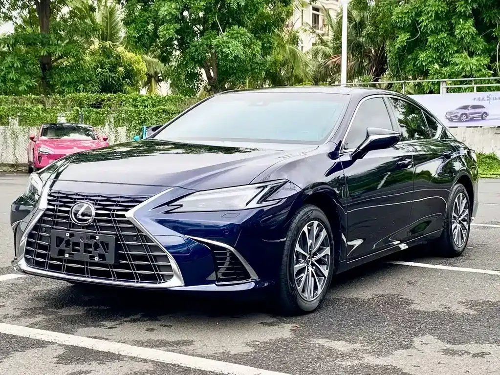 Lexus ES — фото 1
