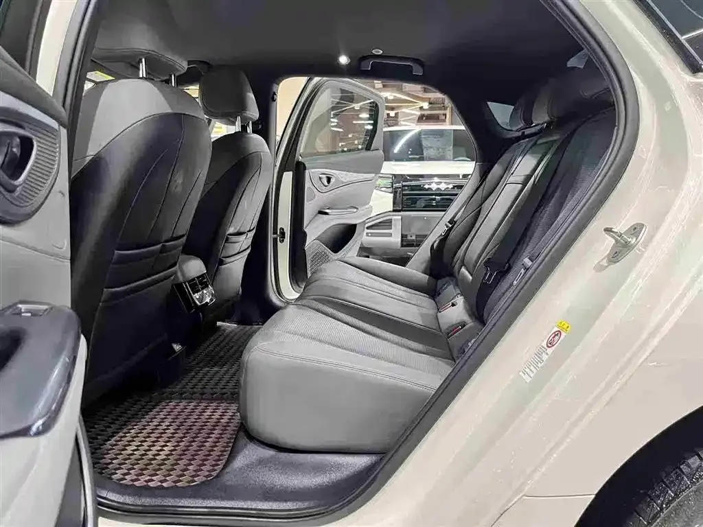 BYD Seal — фото 8
