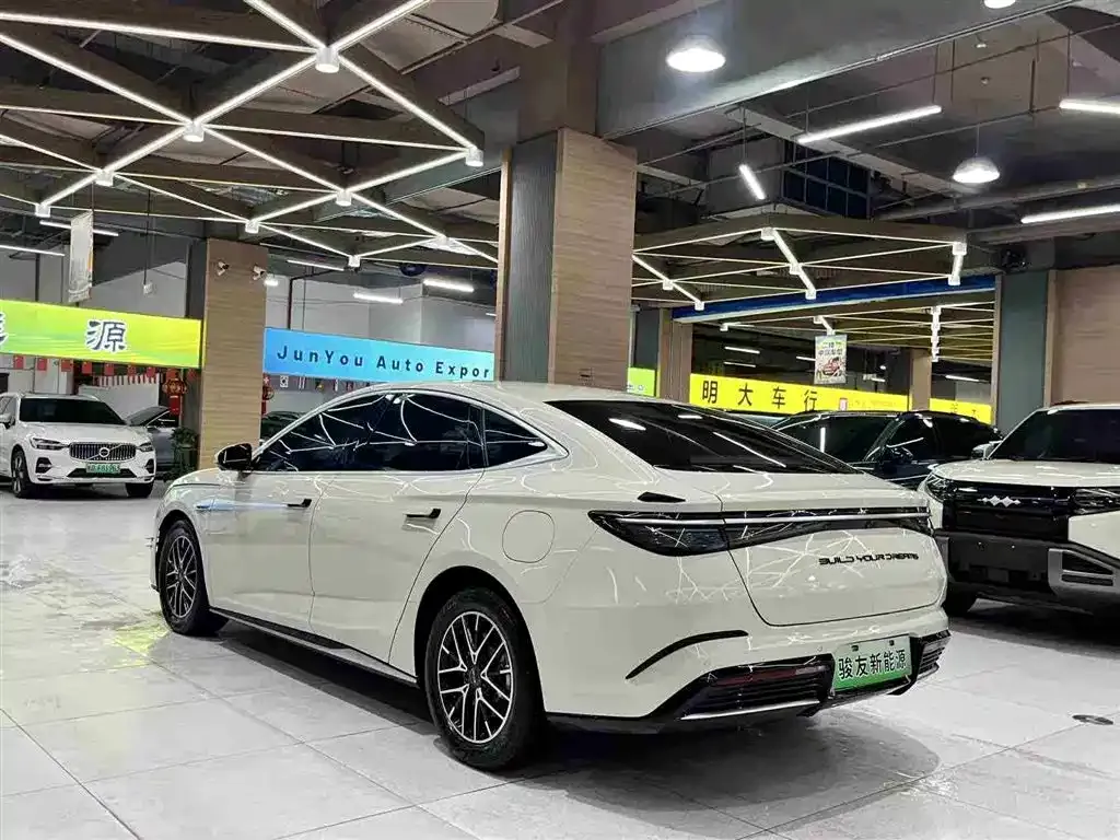BYD Seal — фото 5
