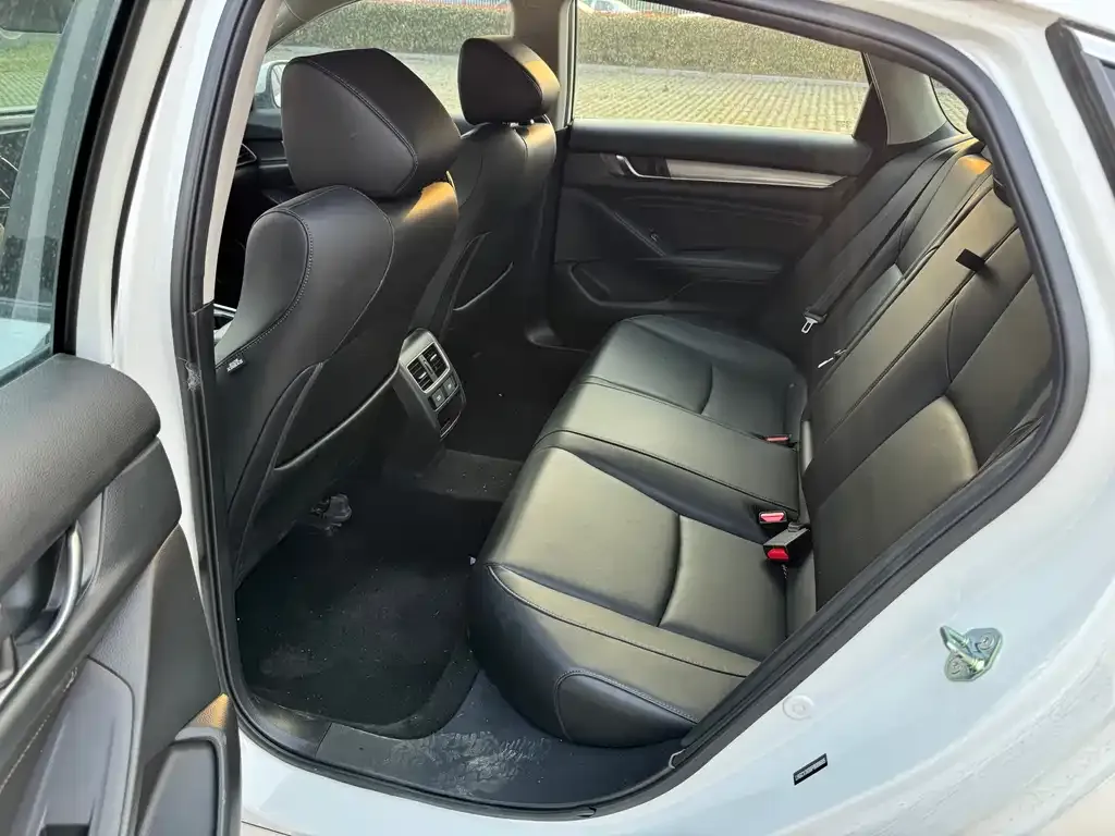 Honda Accord — фото 6