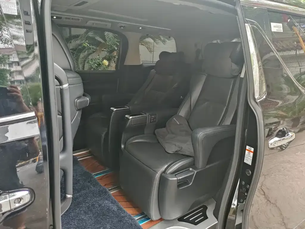 Toyota Vellfire — фото 2
