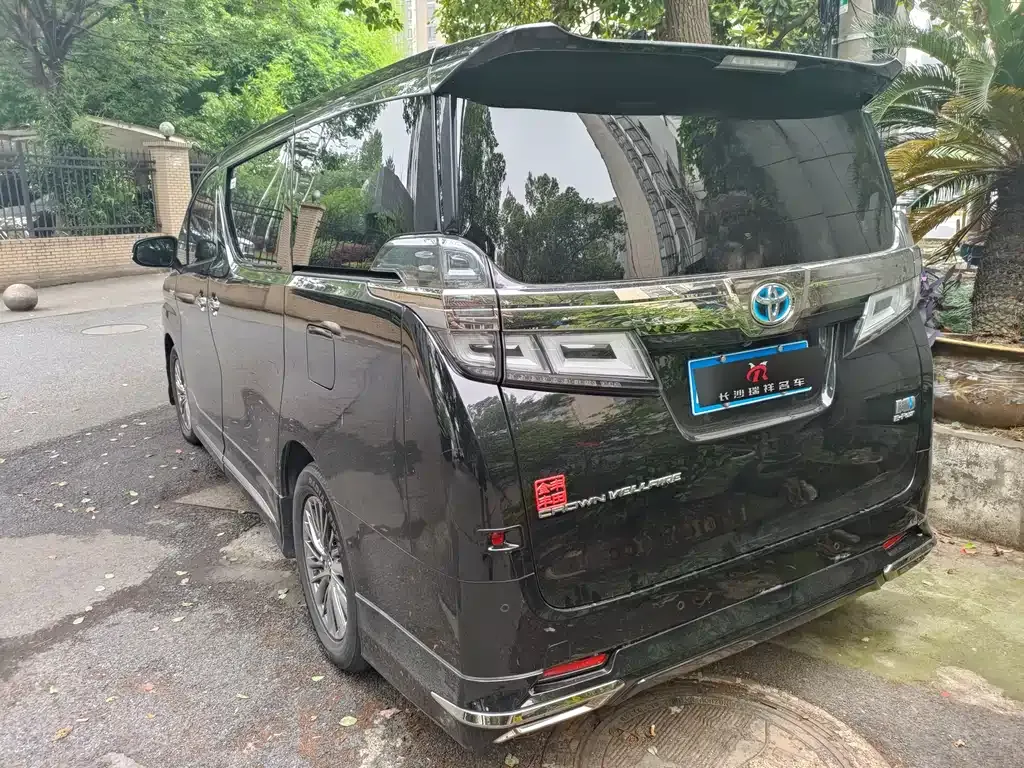 Toyota Vellfire — фото 6