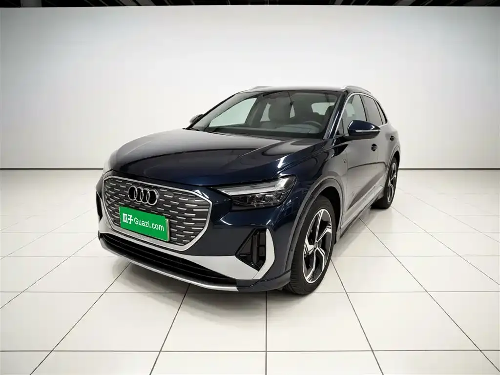 Audi Q4 e-tron — фото 1