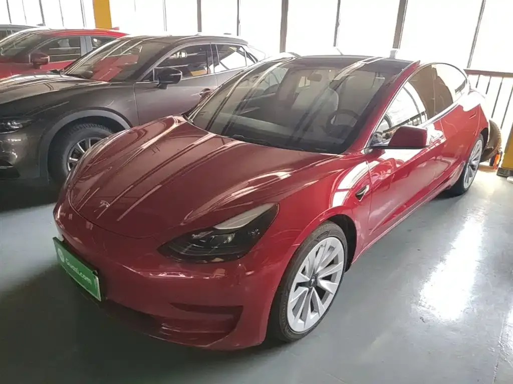 Tesla Model 3 — фото 3