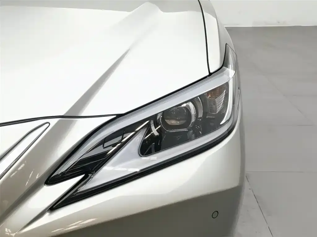 Lexus ES — фото 3