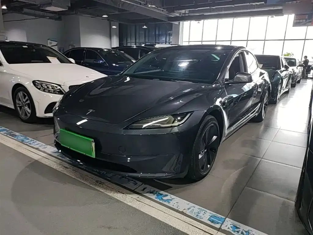 Tesla Model 3 — фото 1