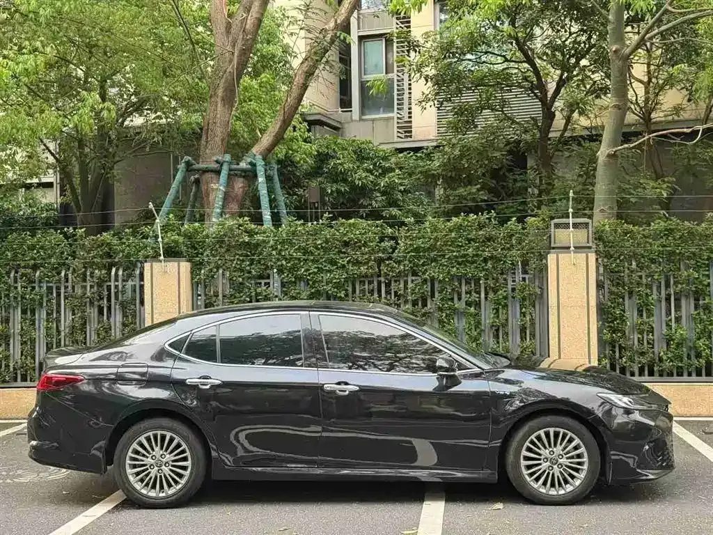 Toyota Camry — фото 10