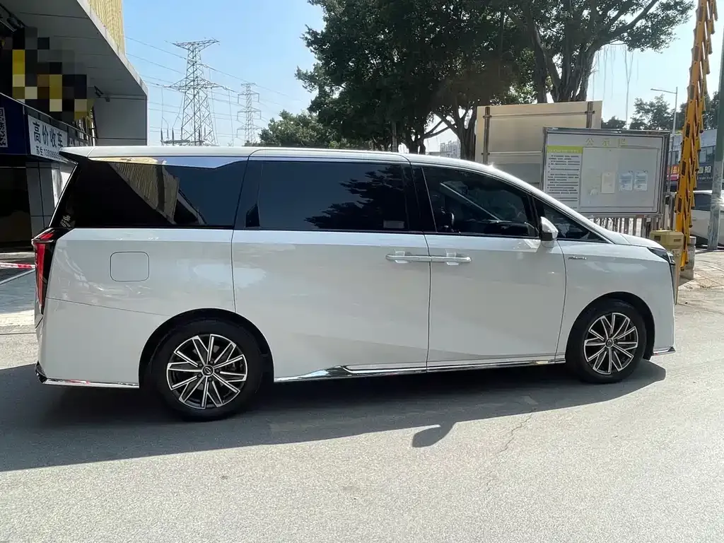 GAC Motor Trumpchi M8 — фото 10