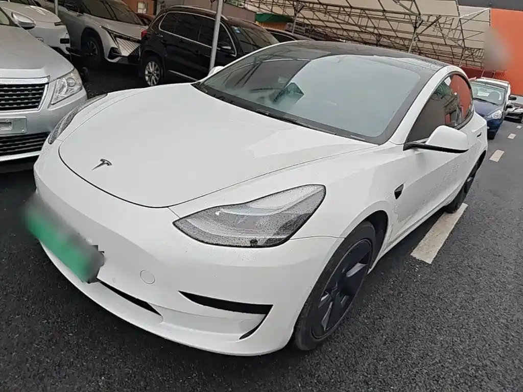 Tesla Model 3 — фото 1