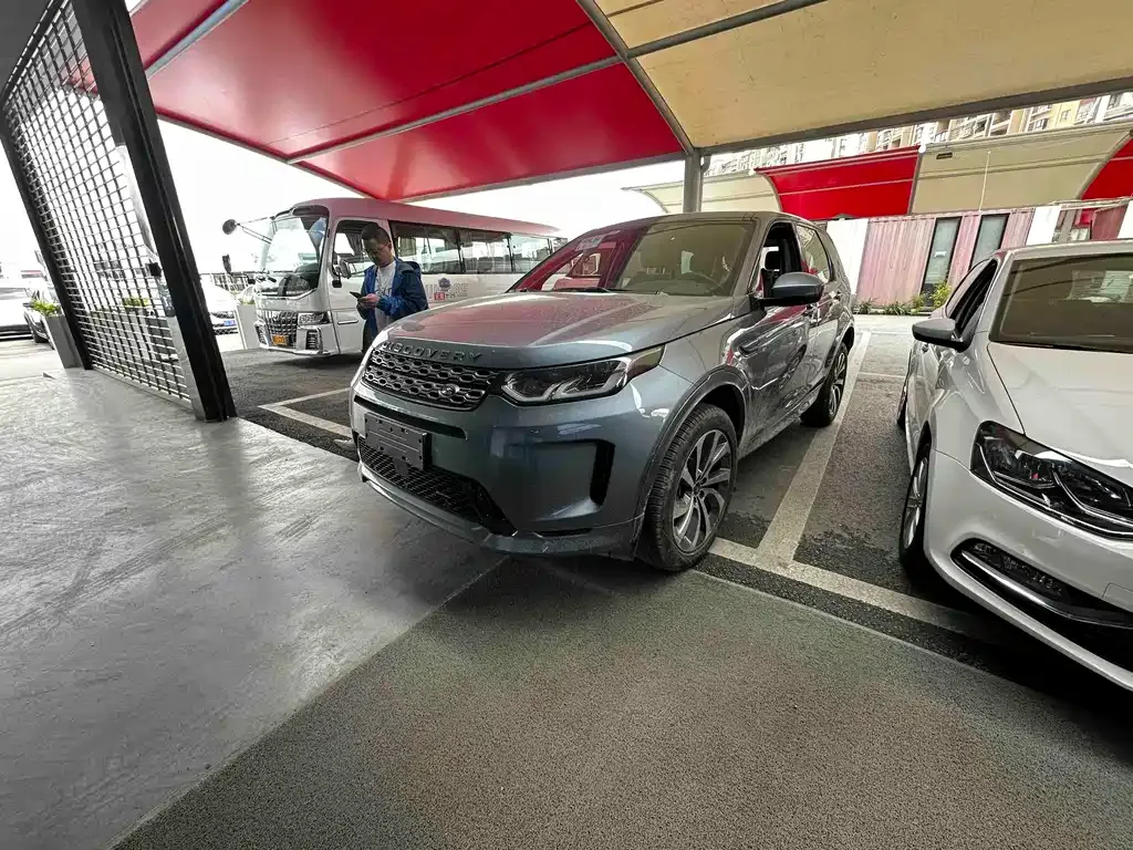 Land Rover Discovery Sport Hybrid — фото 1