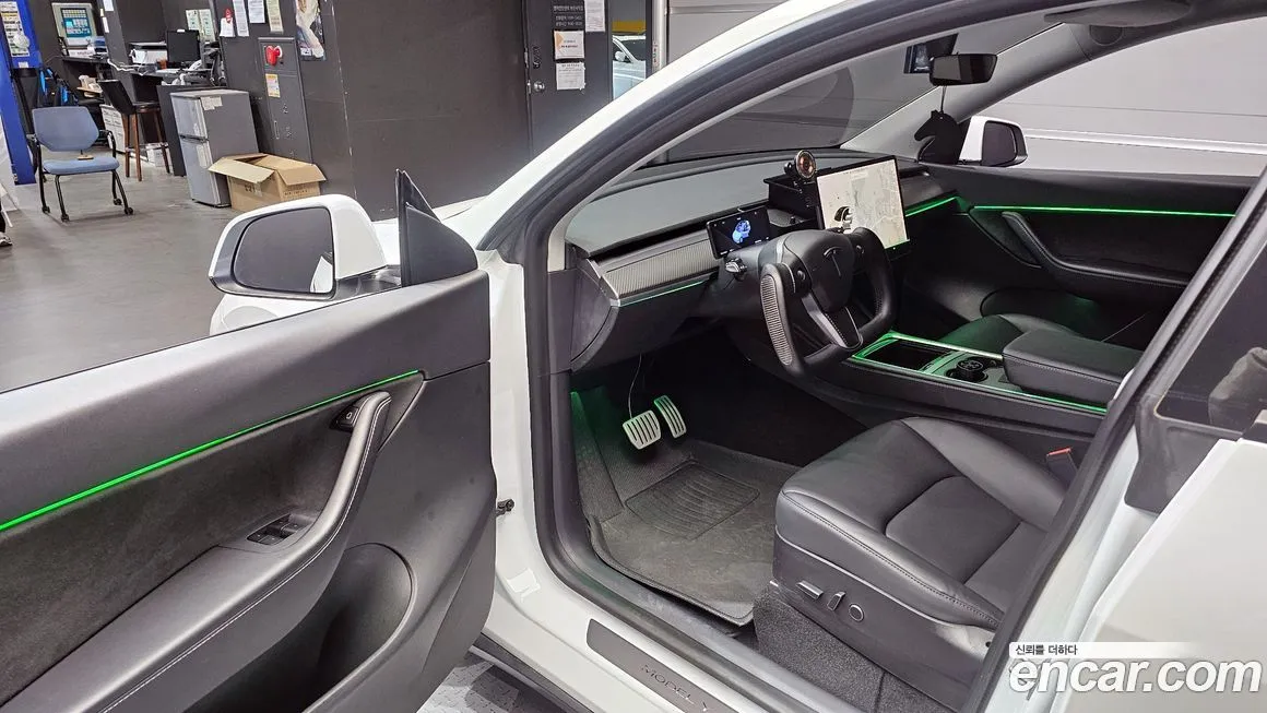 Tesla Model Y — фото 10