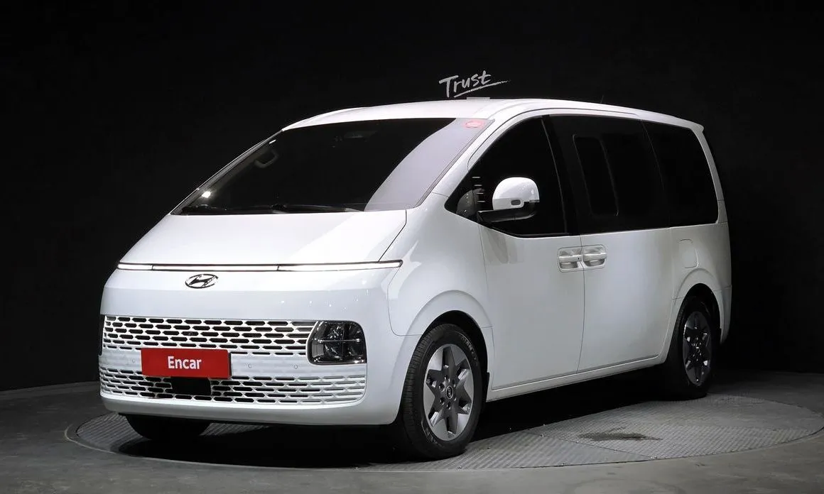 Hyundai Staria — фото 1
