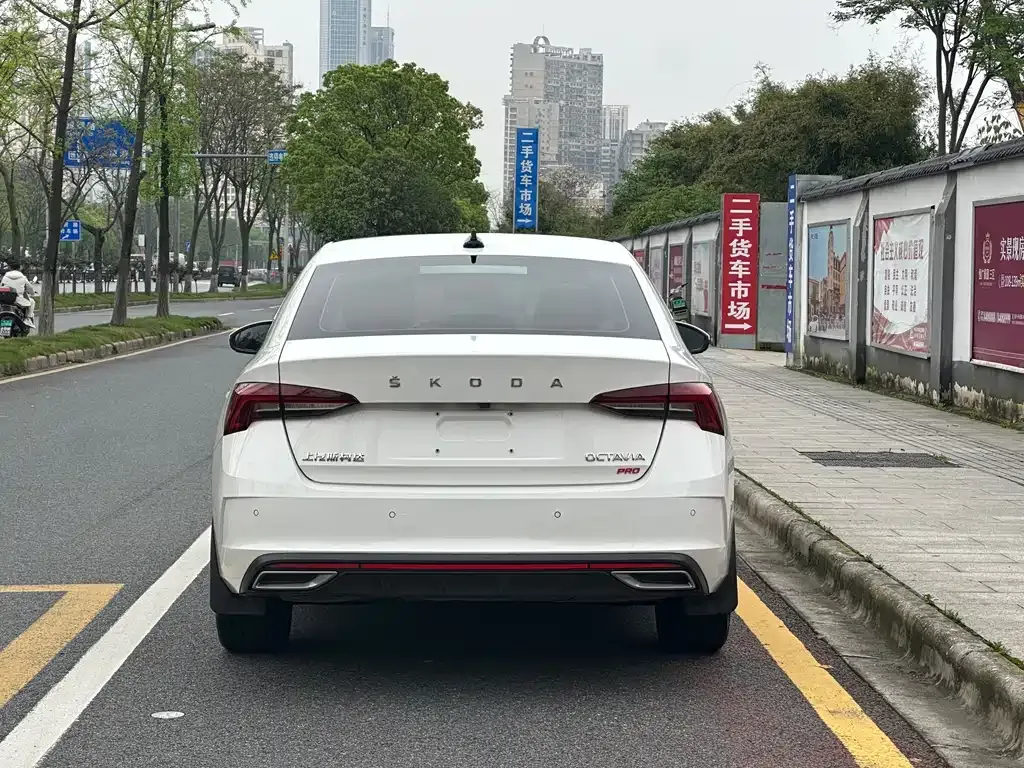Skoda Octavia — фото 9