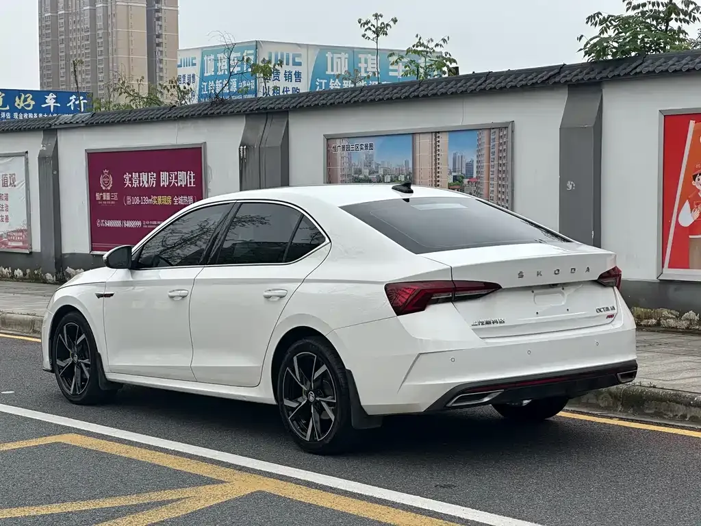 Skoda Octavia — фото 7