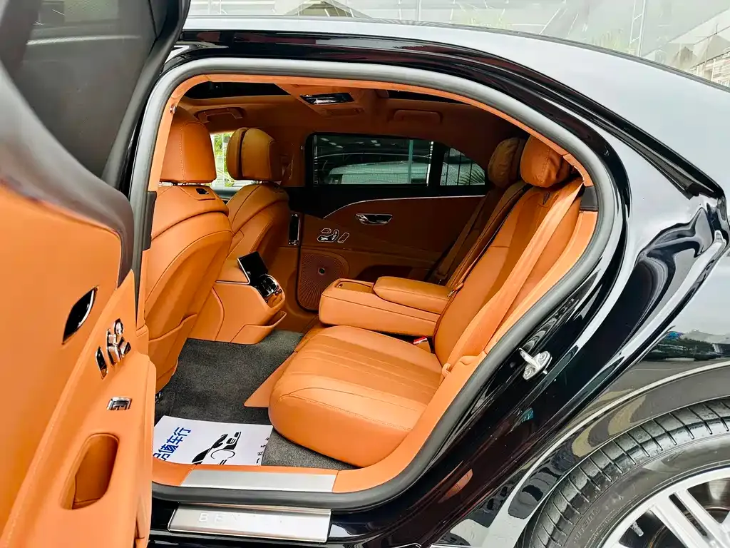 Bentley Flying Spur — фото 10