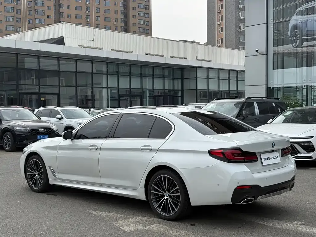 BMW 5 Series — фото 5