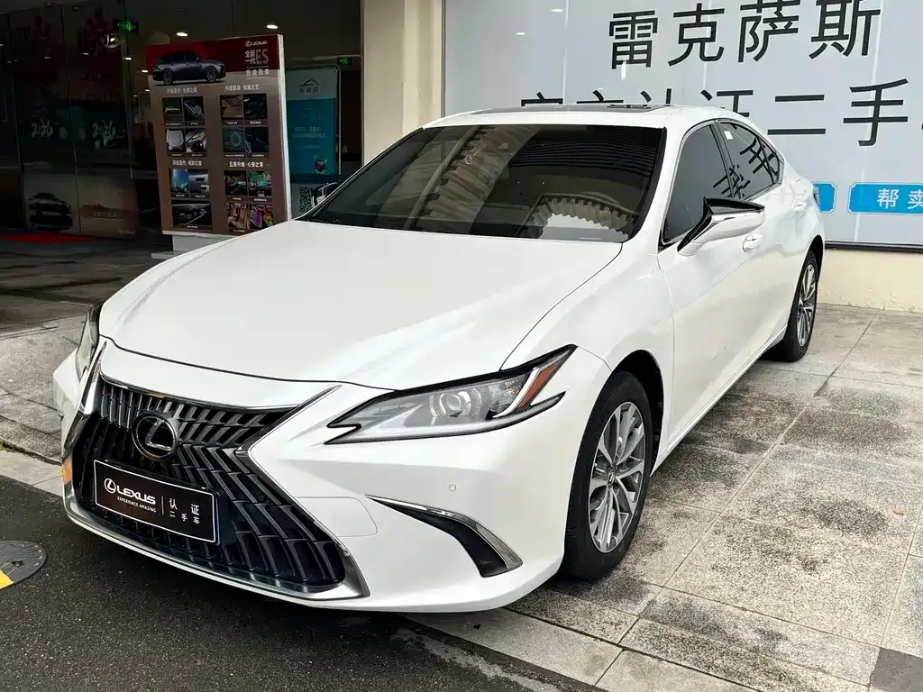Lexus ES — фото 1
