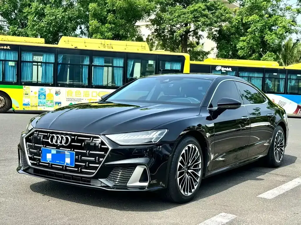 Audi A7L — фото 1