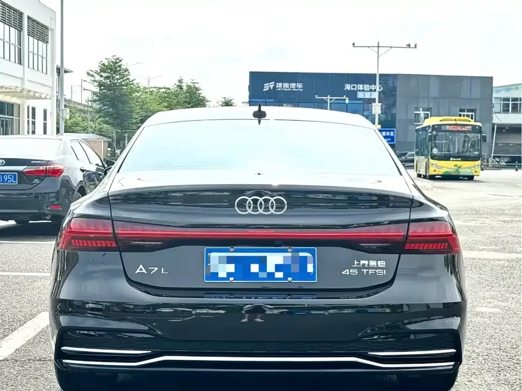 Audi A7L — фото 2