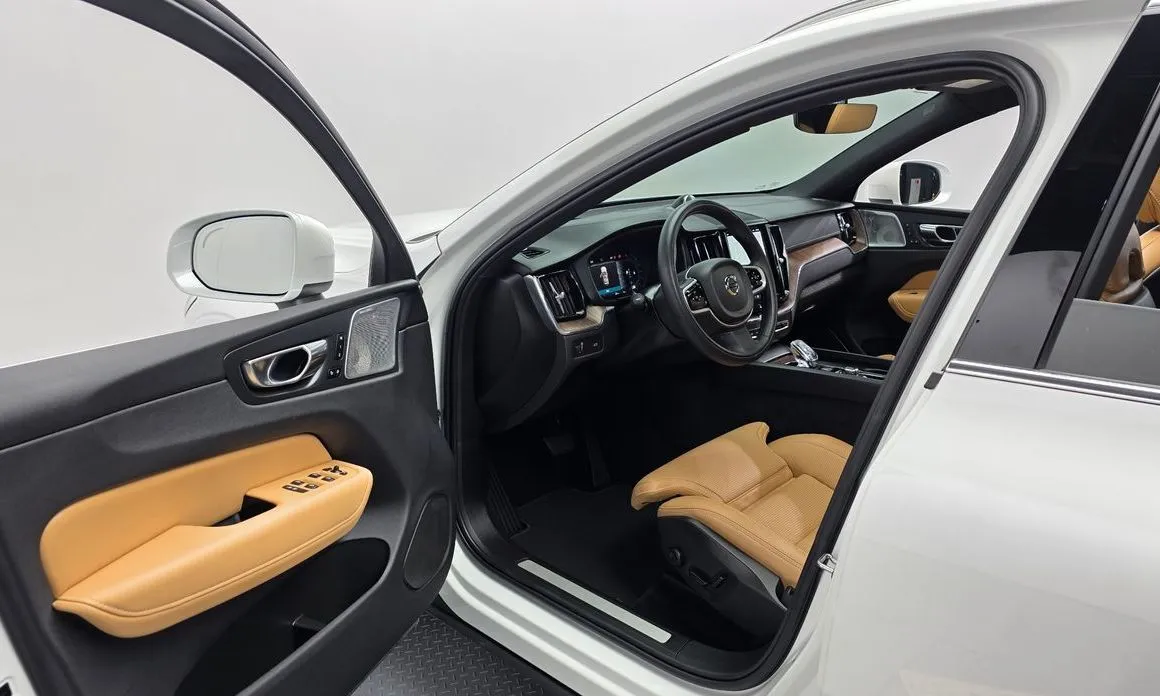 Volvo XC60 — фото 9