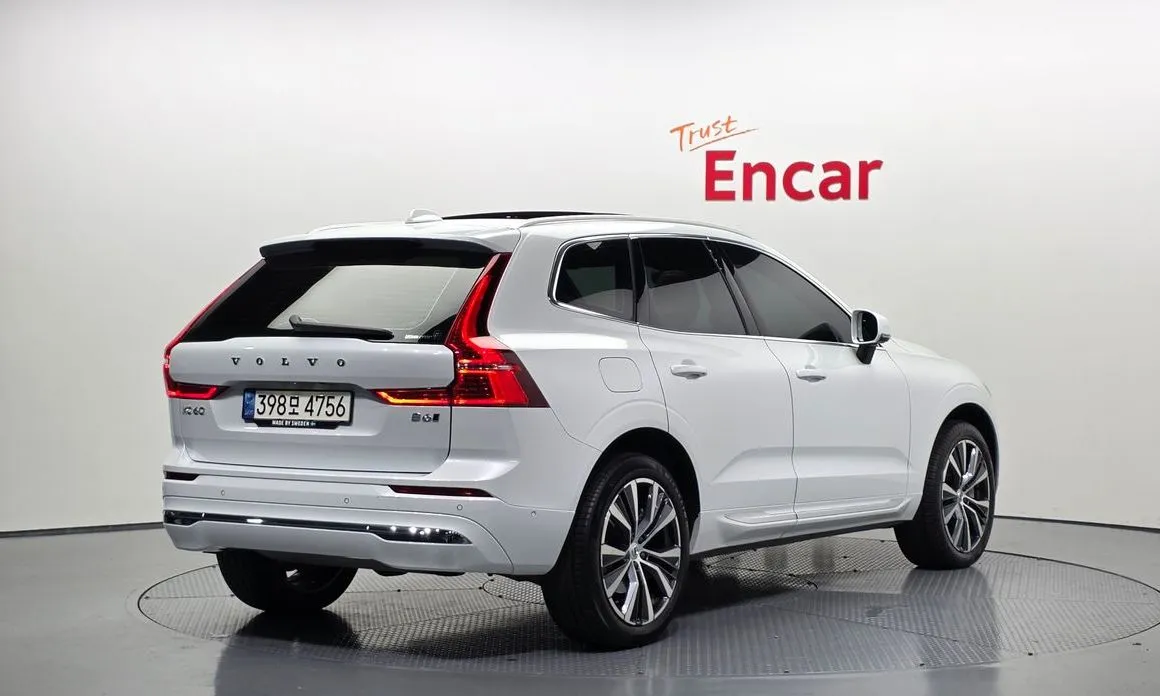 Volvo XC60 — фото 8