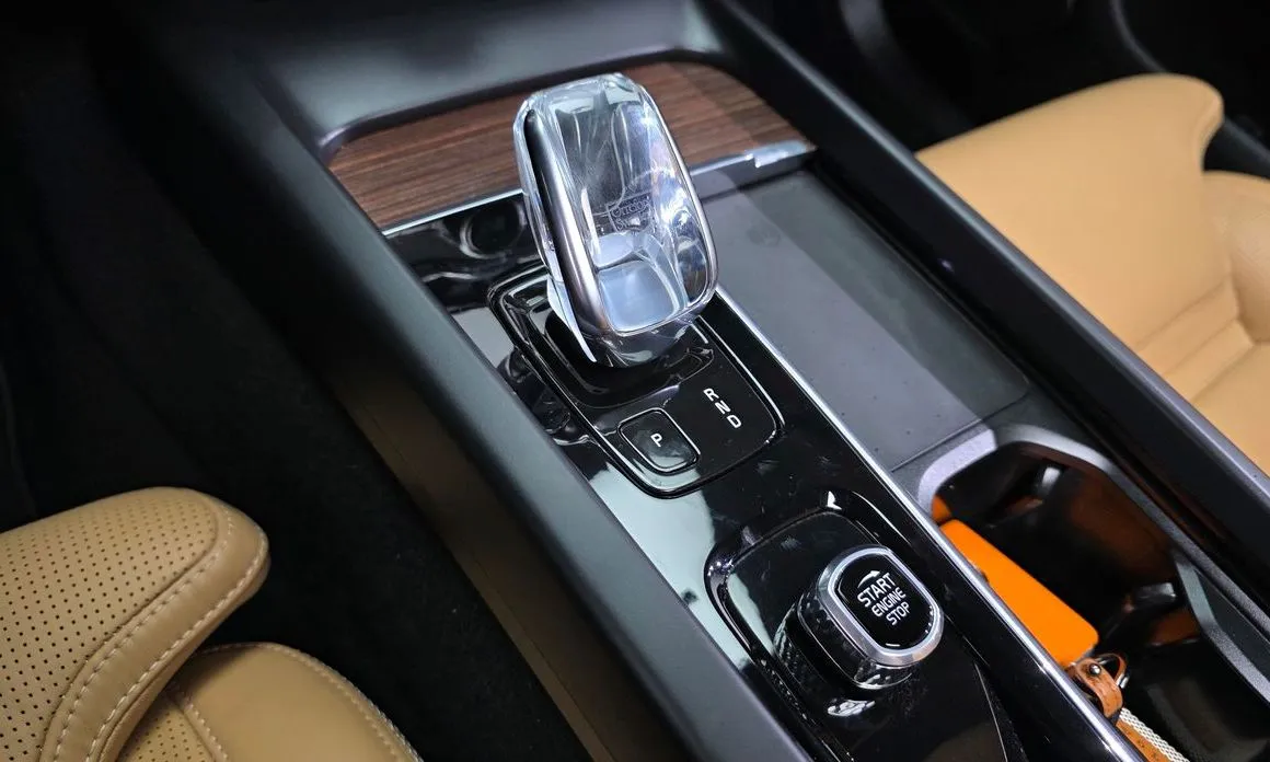 Volvo XC60 — фото 10