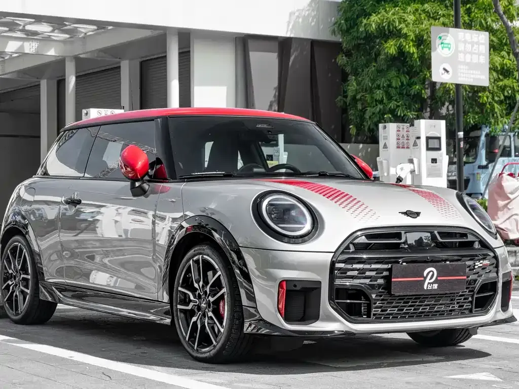 MINI JCW (John Cooper Works) — фото 1