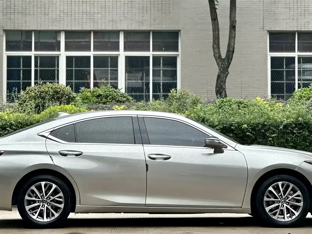 Lexus ES — фото 9