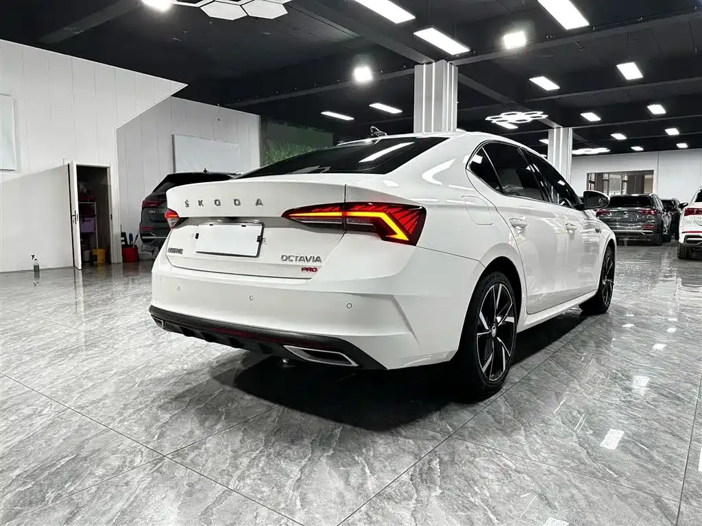 Skoda Octavia — фото 5