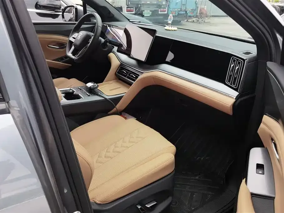 BYD L DM-i — фото 3