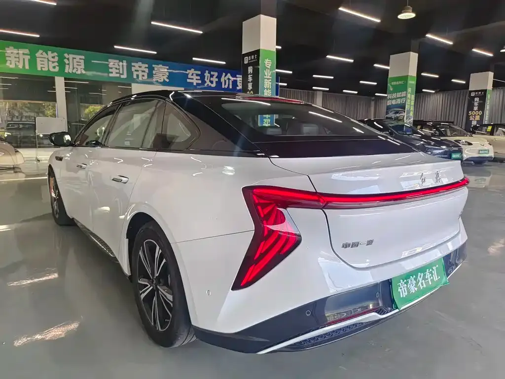 Hongqi EH7 — фото 9