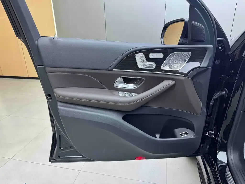 Mercedes-Benz GLS — фото 10
